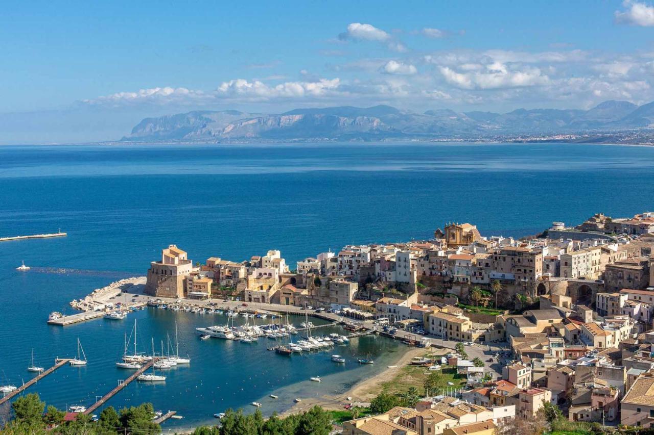 Hotel La Piazzetta Castellammare del Golfo Exterior foto