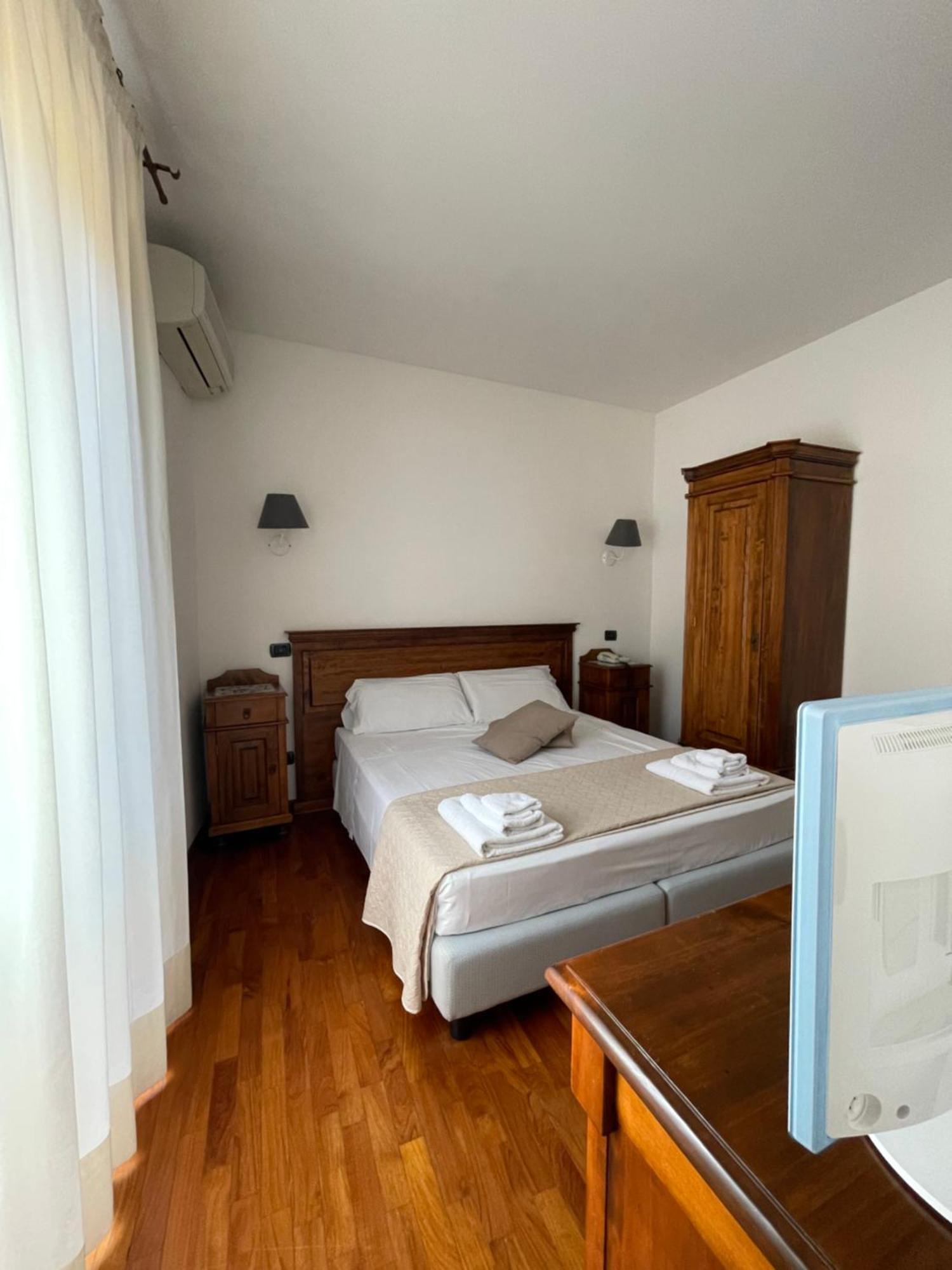 Hotel La Piazzetta Castellammare del Golfo Exterior foto