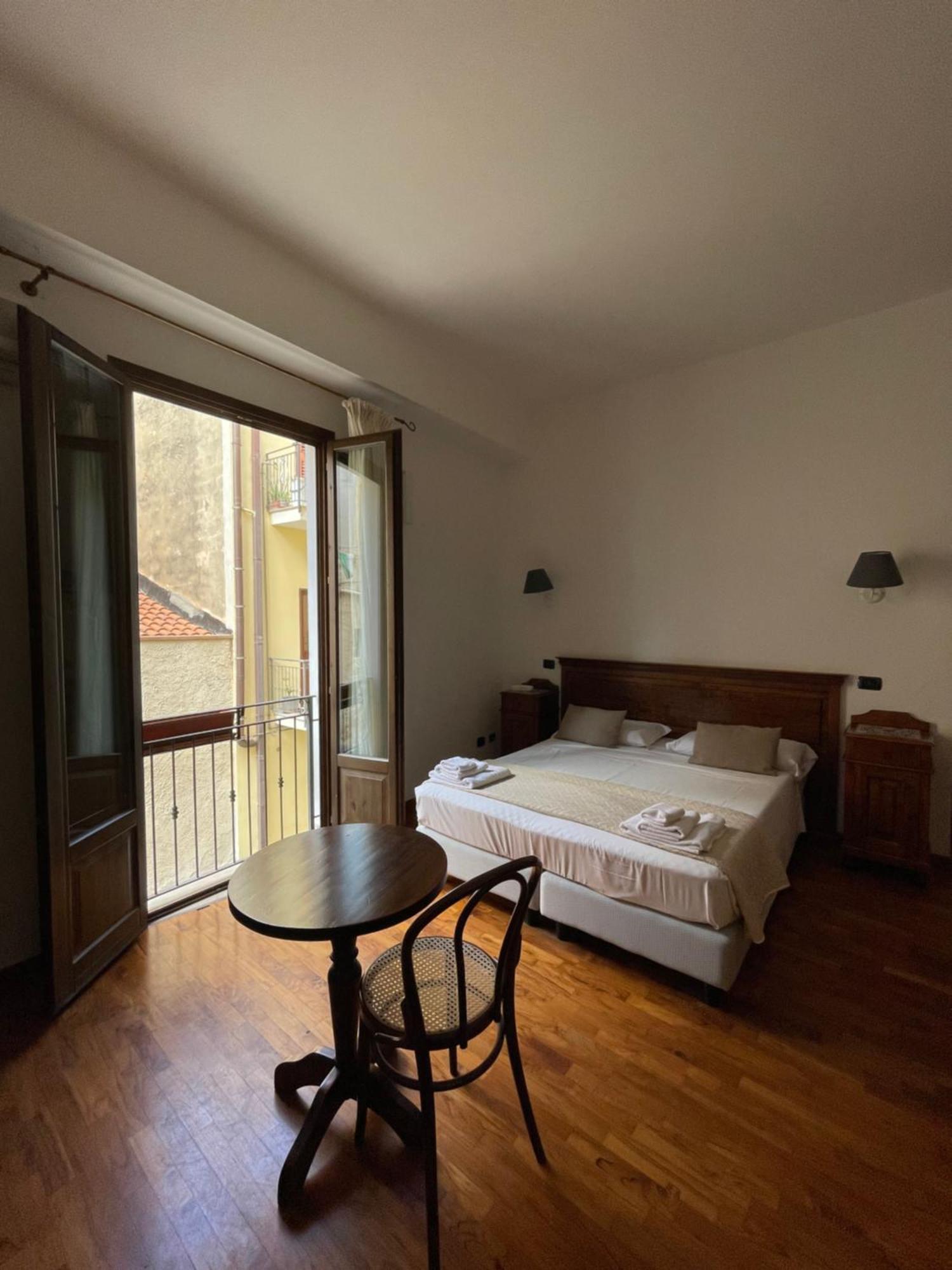 Hotel La Piazzetta Castellammare del Golfo Exterior foto