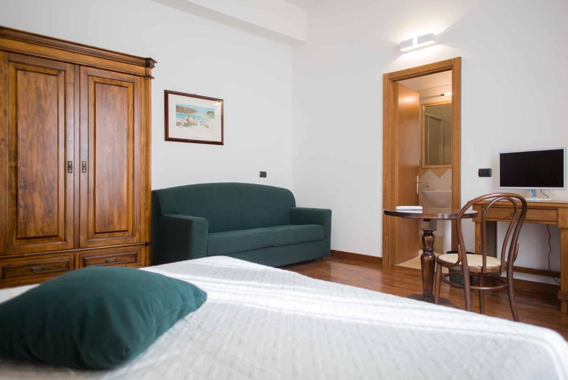Hotel La Piazzetta Castellammare del Golfo Exterior foto