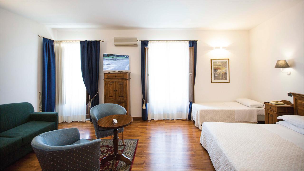 Hotel La Piazzetta Castellammare del Golfo Exterior foto
