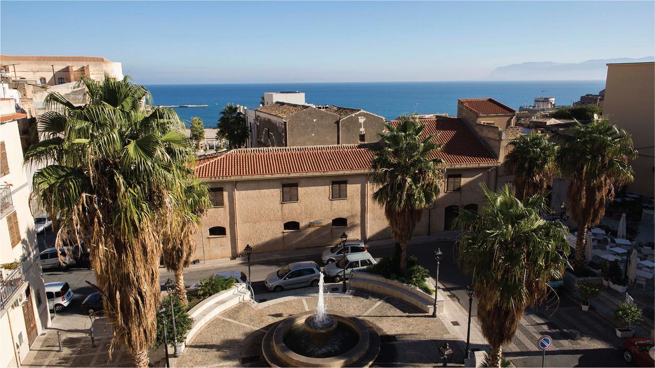 Hotel La Piazzetta Castellammare del Golfo Exterior foto