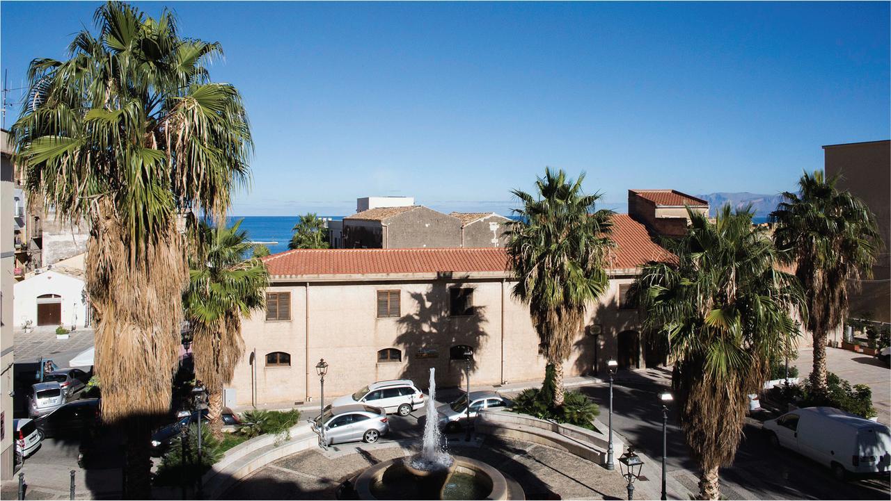 Hotel La Piazzetta Castellammare del Golfo Exterior foto
